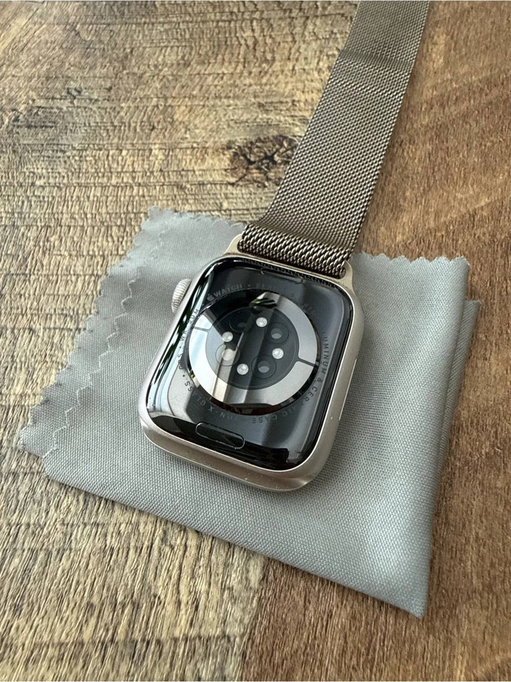 Apple Series 9 Smartwatch with Milanese Band